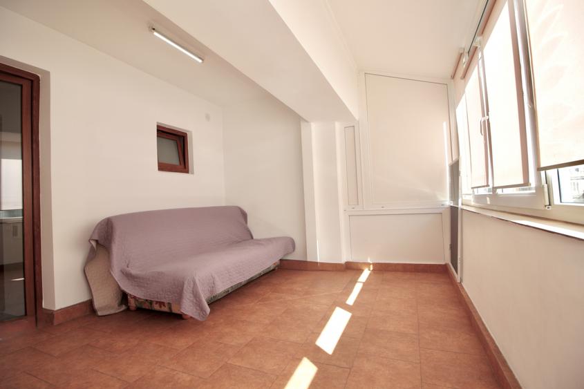 Apartament cu 2 camere semidecomandat, mobilat în Ultracentral