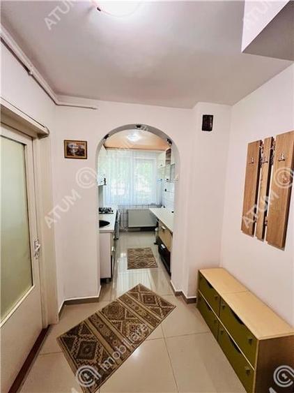 Apartament cu 2 camere semidecomandat, mobilat în Mihai Viteazul
