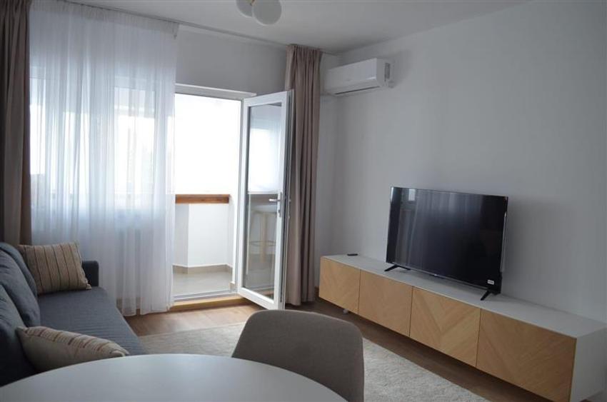Apartament cu 3 camere decomandat, mobilat în Aeroport