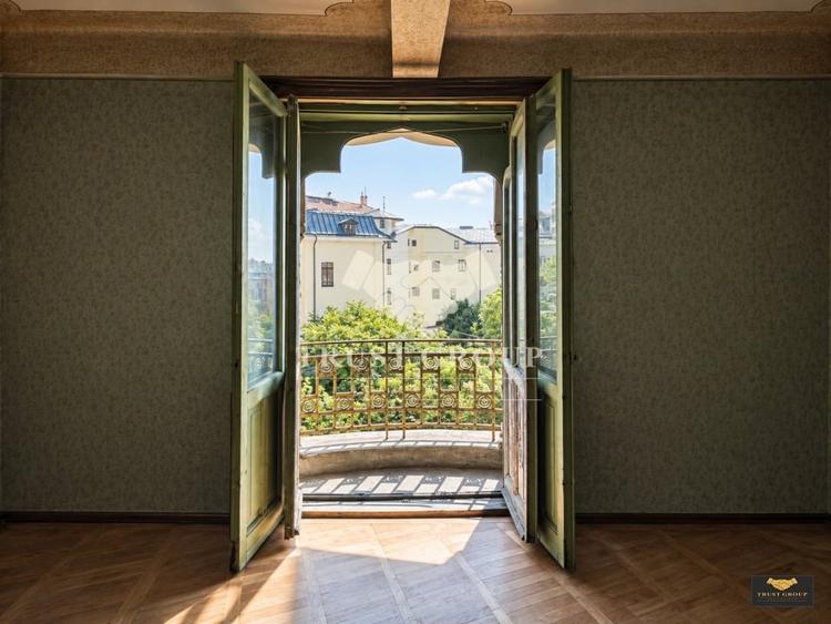 Apartament cu 4 camere semidecomandat în Unirii