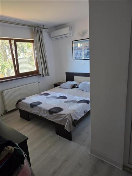 Casă individuală cu 10 camere cu Canalizare în Central