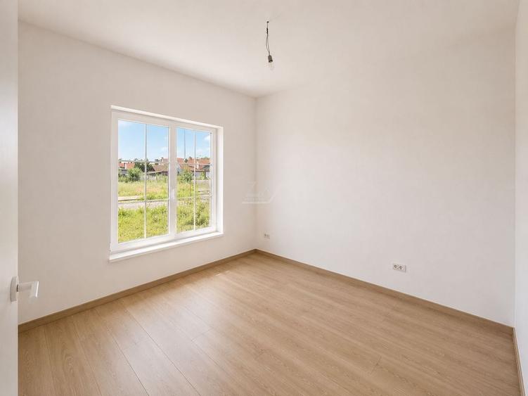 Duplex cu 5 camere cu Canalizare în Moșnița Veche