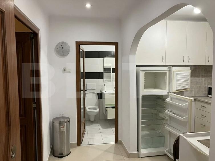 Apartament cu 2 camere semidecomandat, mobilat în Central