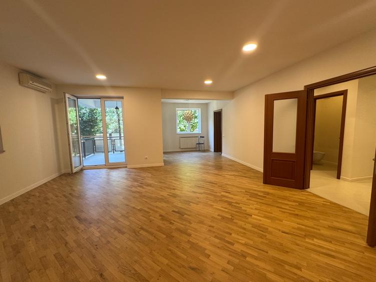 Apartament cu 3 camere decomandat în Herăstrău