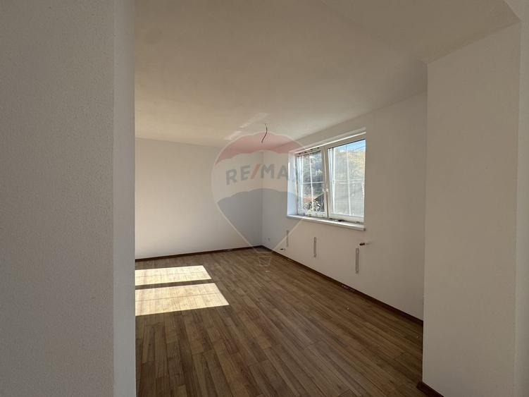 Casă cu 4 camere cu Teren 250 Mp în Vitrometan