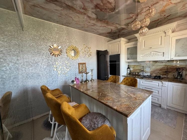 Apartament cu 4 camere decomandat, mobilat în Central