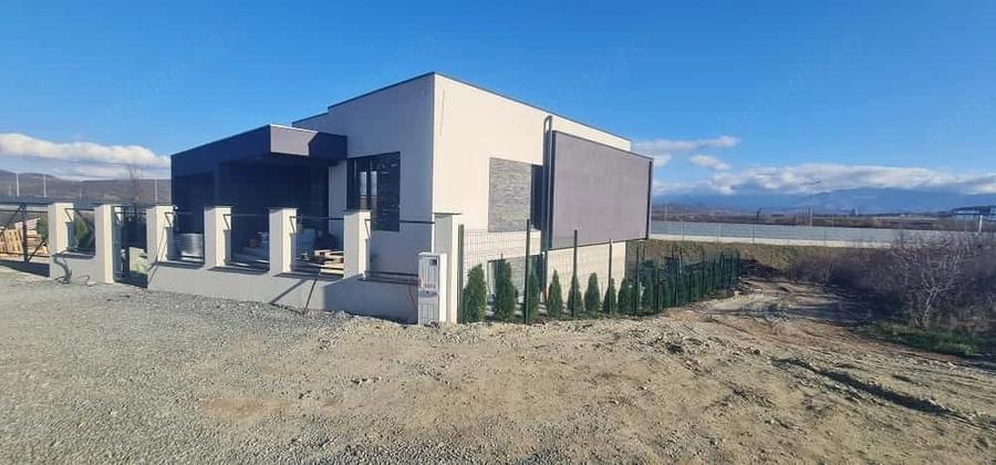 Casă cu 7 camere cu Teren 815 Mp în Tineretului
