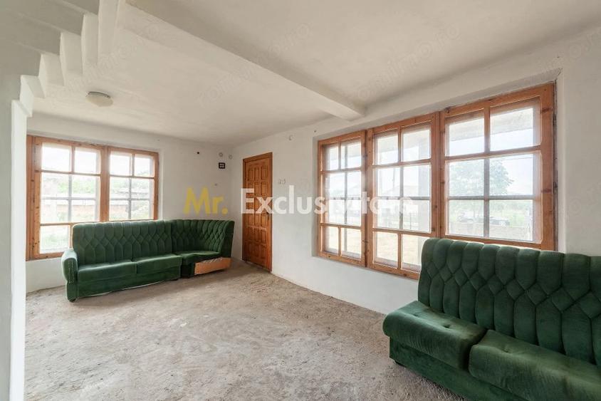 Casă cu 5 camere cu Teren 1093 Mp în Domnești