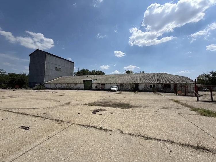 Spațiu comercial, de 25,877 mp, în Frumușani
