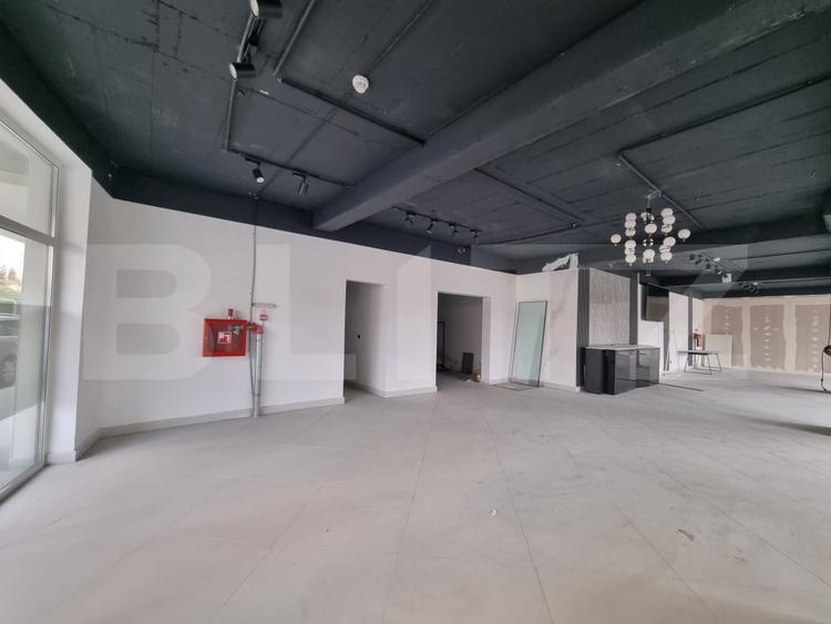Spațiu comercial, de 375.60000610352 mp, în Dâmbul Rotund