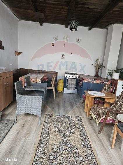 Casă cu 5 camere cu Teren 1497 Mp în Sarasău