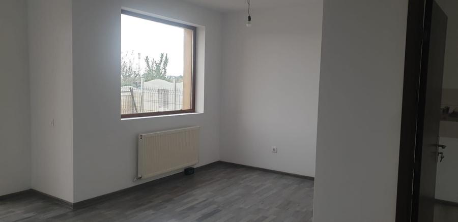 Casă cu 3 camere cu Canalizare în Sânpetru