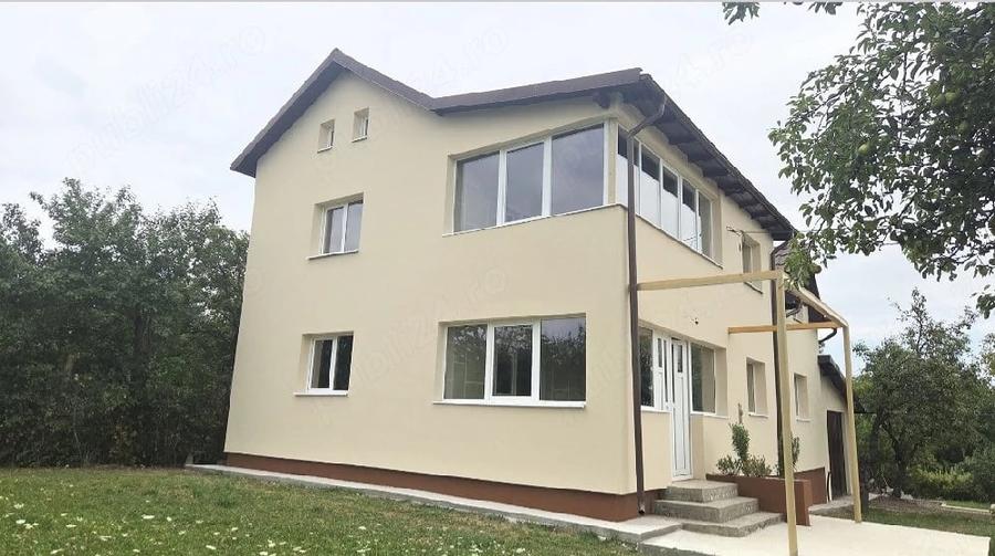 Casă cu 5 camere cu Teren 2240 Mp în Moșoaia