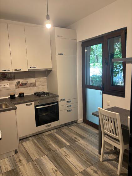 Apartament cu 2 camere semidecomandat în Grivița