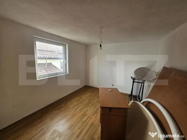 Casă cu 7 camere cu Teren 451 Mp în Central