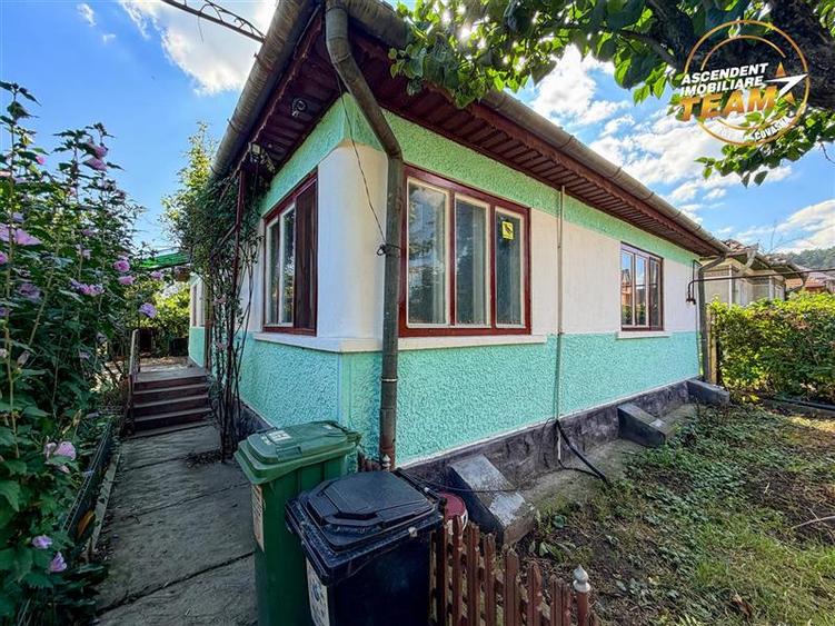 Casă individuală cu 3 camere cu Canalizare în Simeria