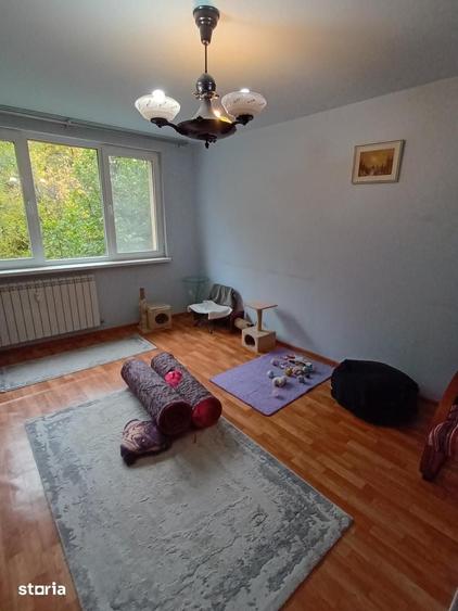 Apartament cu 3 camere decomandat în Drumul Taberei