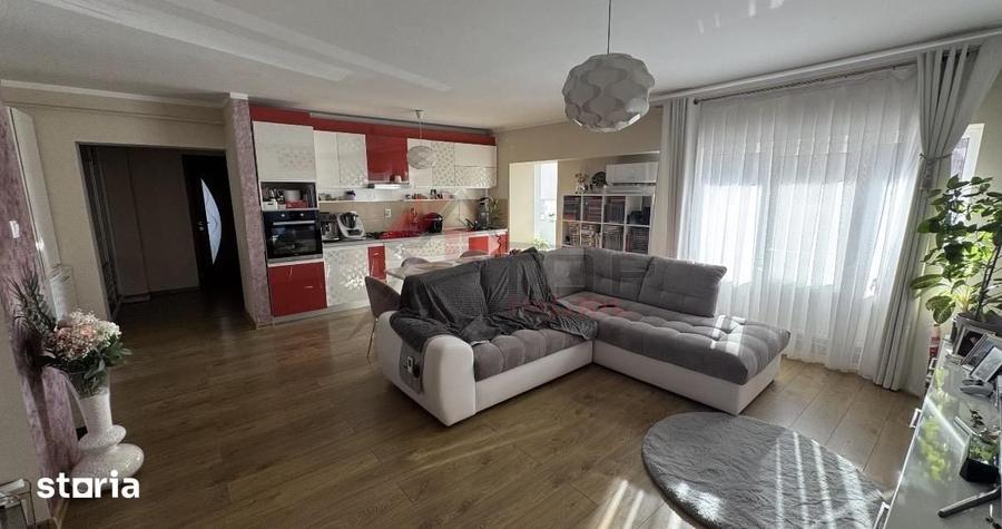 Apartament cu 3 camere decomandat în Nicolina
