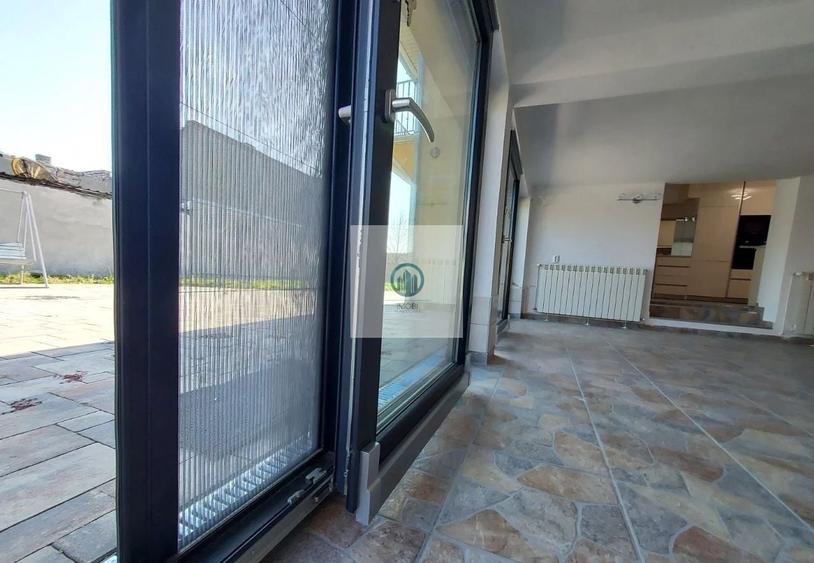 Casă individuală cu 6 camere cu Canalizare în Ultracentral