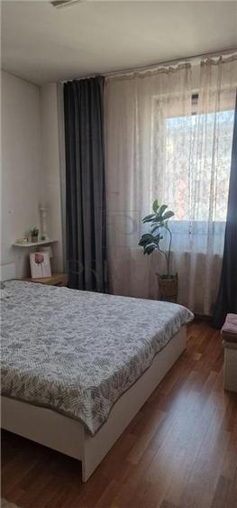 Apartament cu 3 camere decomandat în Buziașului