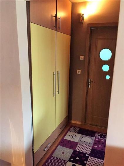 Apartament cu 3 camere semidecomandat în Bucovina