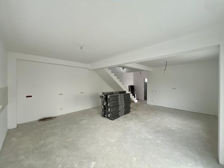 Duplex cu 4 camere cu Canalizare în Giroc