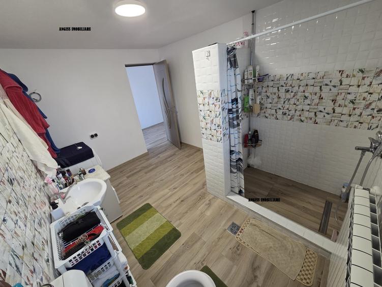 Casă cu 3 camere cu Teren 1259 Mp în Mihail Kogălniceanu