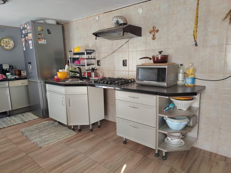 Casă individuală cu 3 camere cu Piscina în Ișalnița