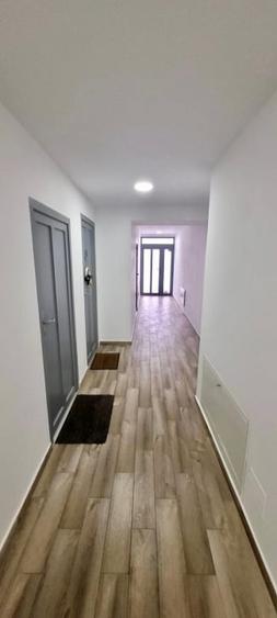 Apartament cu 18 camere semidecomandat, mobilat în Central