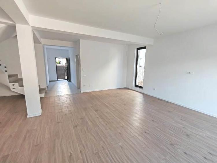 Casă cu 4 camere cu Teren 235 Mp în Prelungirea Ghencea
