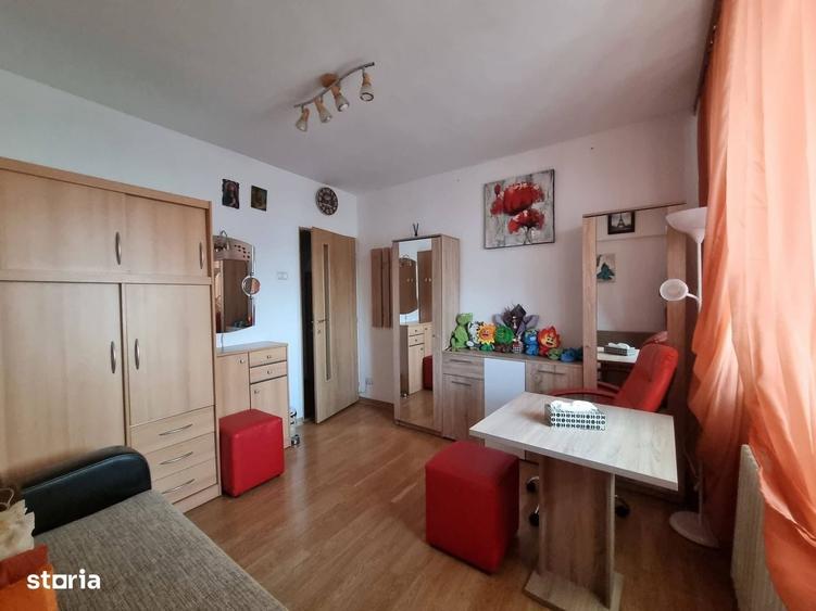 Apartament cu 3 camere decomandat în Giurgiului