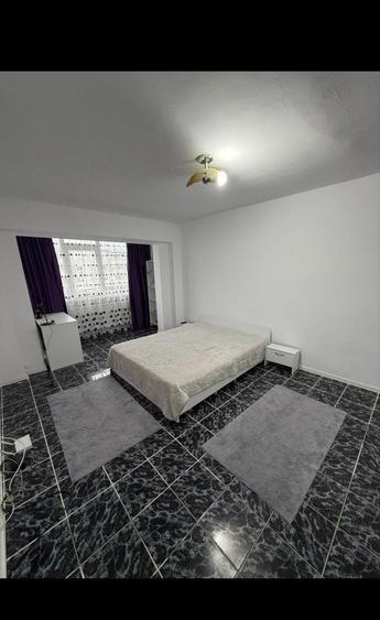 Apartament cu 3 camere decomandat în Exterior Sud