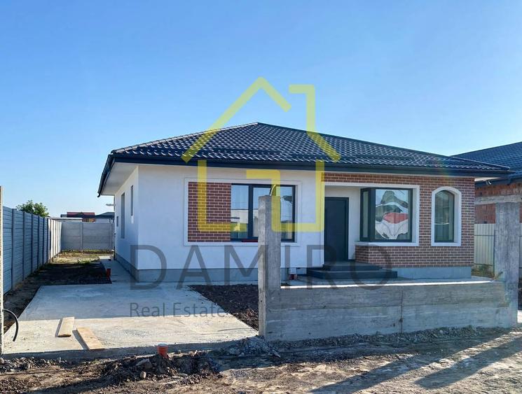 Casă individuală cu 4 camere cu Canalizare în Dragomirești-Deal