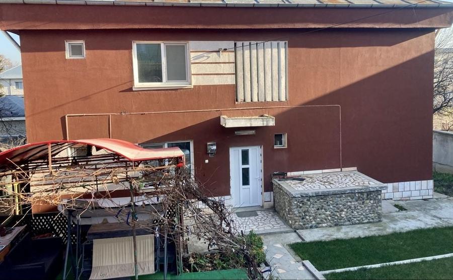 Casă cu 4 camere în Central