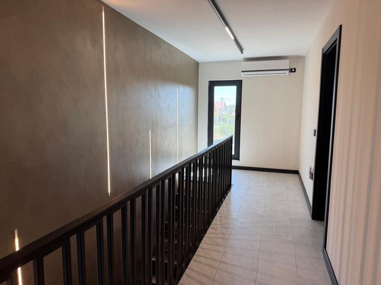 Duplex cu 5 camere cu Canalizare în Dumbrăvița