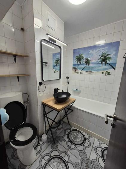 Apartament cu 3 camere semidecomandat în Central
