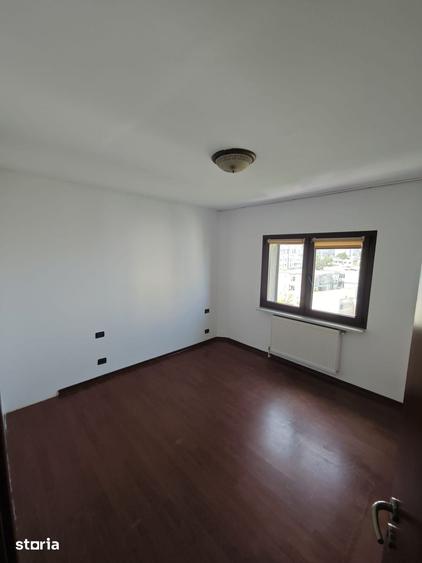 Apartament cu 3 camere decomandat în Micro 21