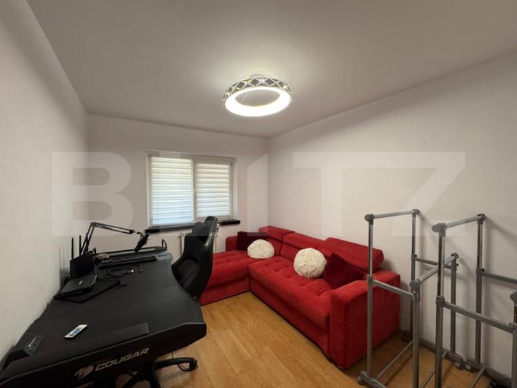 Apartament cu 4 camere decomandat în Sărari