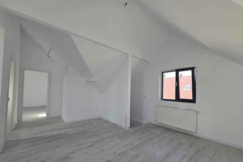 Casă cu 5 camere cu Teren 410 Mp în Domnești