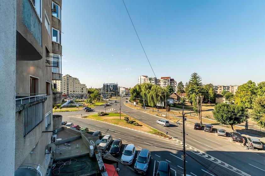 Apartament cu 2 camere decomandat în Intim