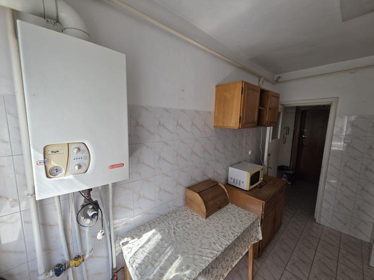 Apartament cu 2 camere decomandat în Calea București