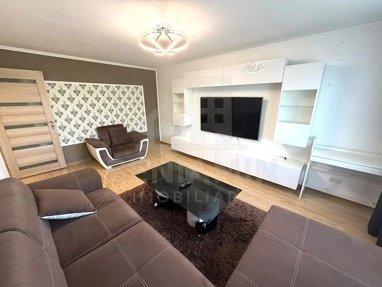 Apartament cu 3 camere decomandat în Rovine