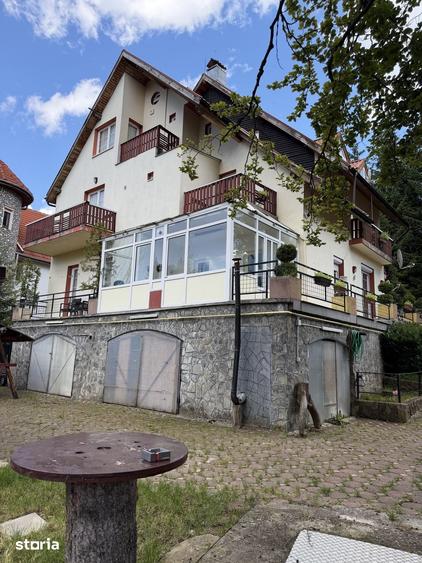 Casă cu 8 camere cu Teren 500 Mp în Central