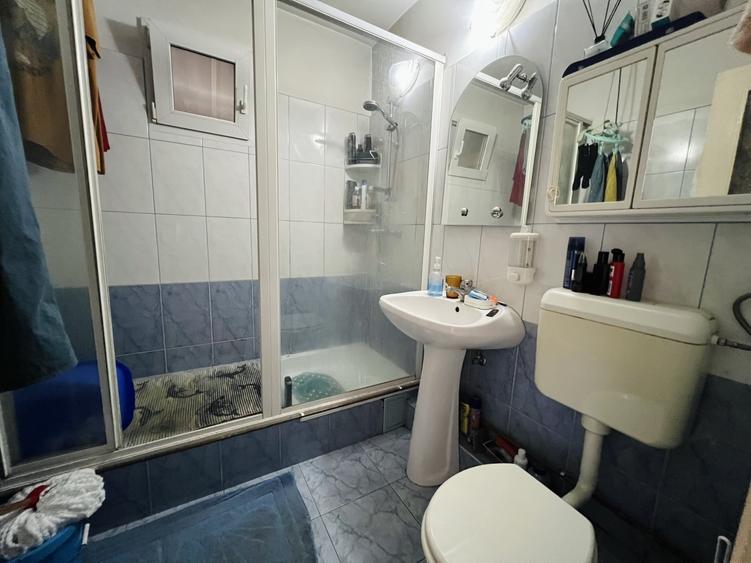 Apartament cu 3 camere decomandat, mobilat în Circumvalațiunii
