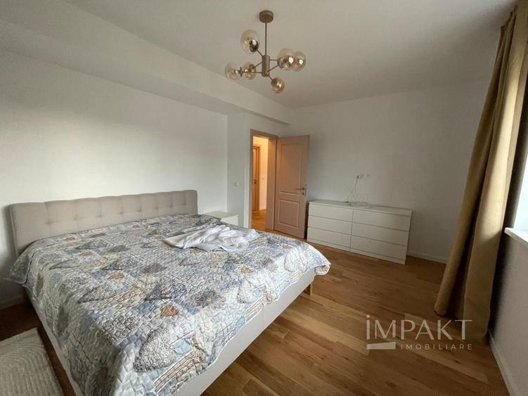 Casă individuală cu 7 camere decomandat cu Canalizare în Iris