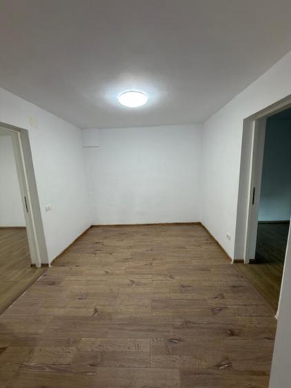 Casă cu 3 camere cu Teren 300 Mp în Delfinariu