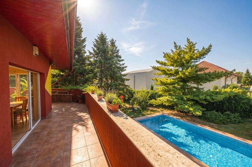 Casă cu 6 camere cu Teren 1576 Mp în Fundeni