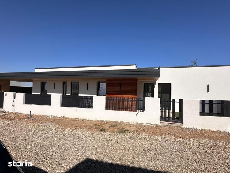Casă cu 4 camere cu Teren 500 Mp în Sânmartin