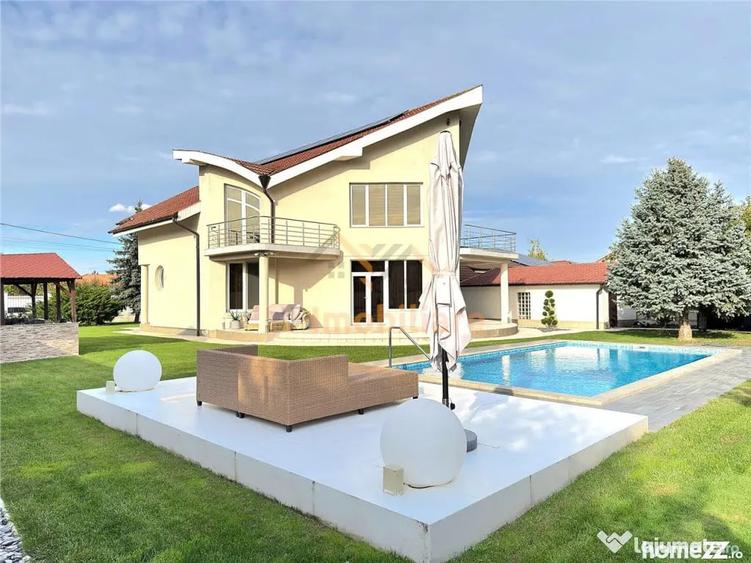 Casă cu 6 camere cu Piscina în Sânmartin
