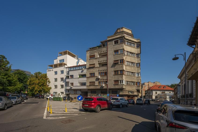 Apartament cu 2 camere semidecomandat, mobilat în P-ța Romană